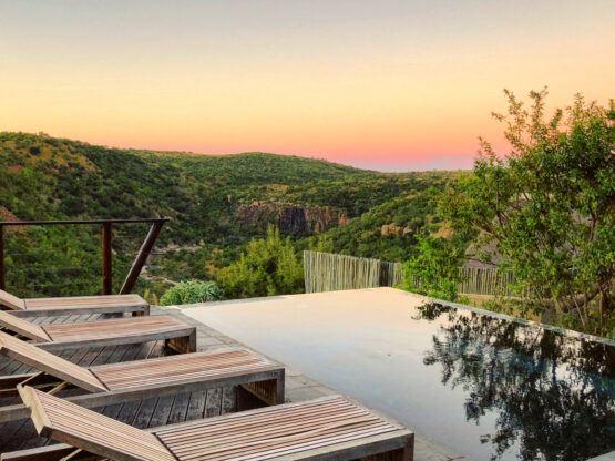 Vue depuis un hébergement du ESIWENI Luxury Safari Lodge, Luxe et dépaysement