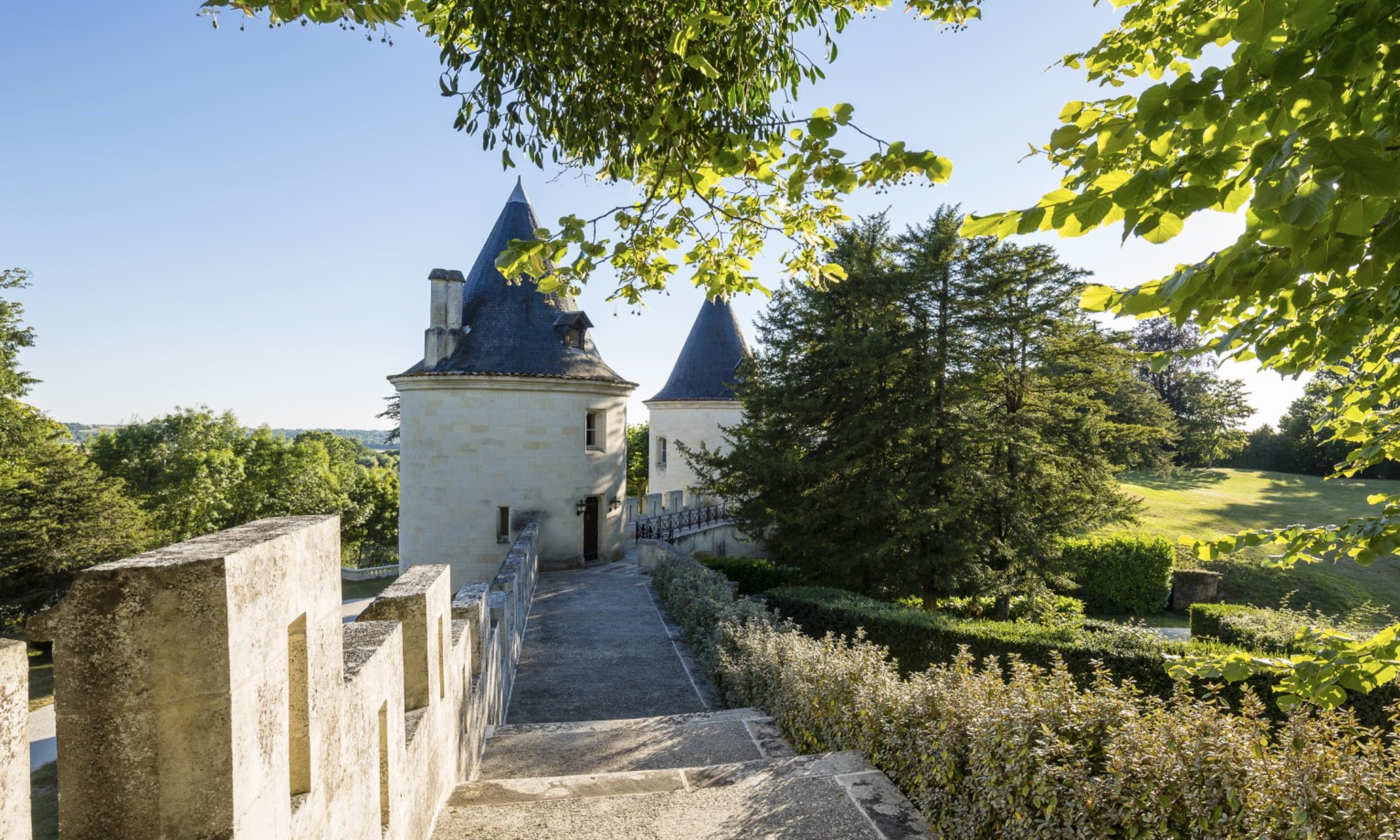 Château de Mirambeau bains a remous