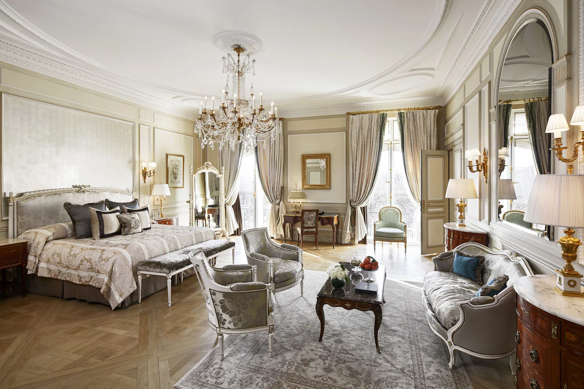 Le Meurice Paris chambre avec jacuzzi et vue sur le jardin des tuileries