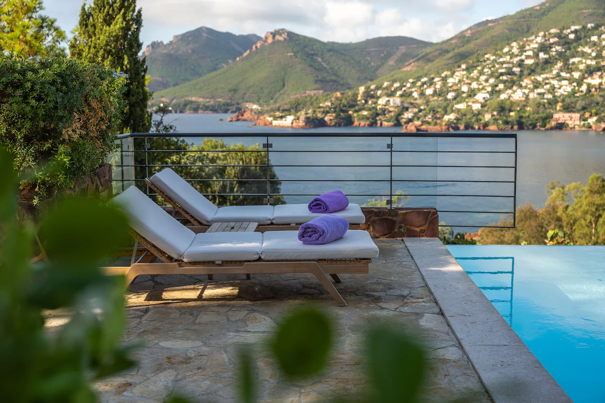 Tiara Yaktsa Côte d'Azur hotel avec jacuzzi en chambre