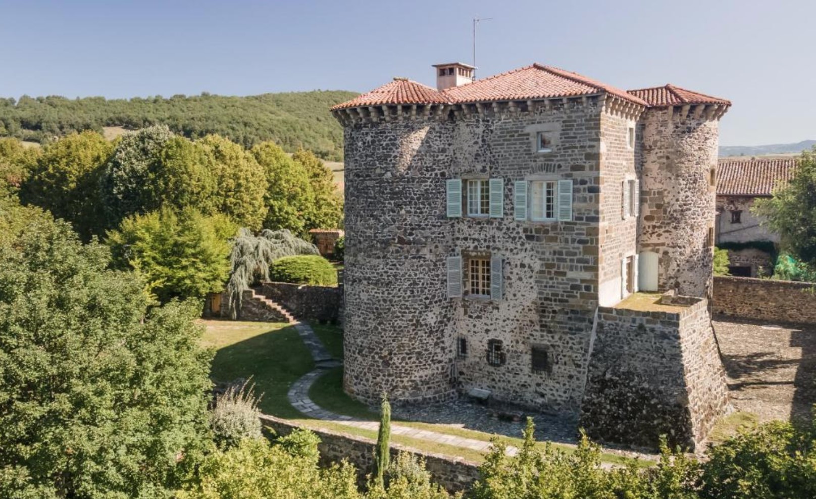 Château du Chambon hotel spa auvergne rhone alpes