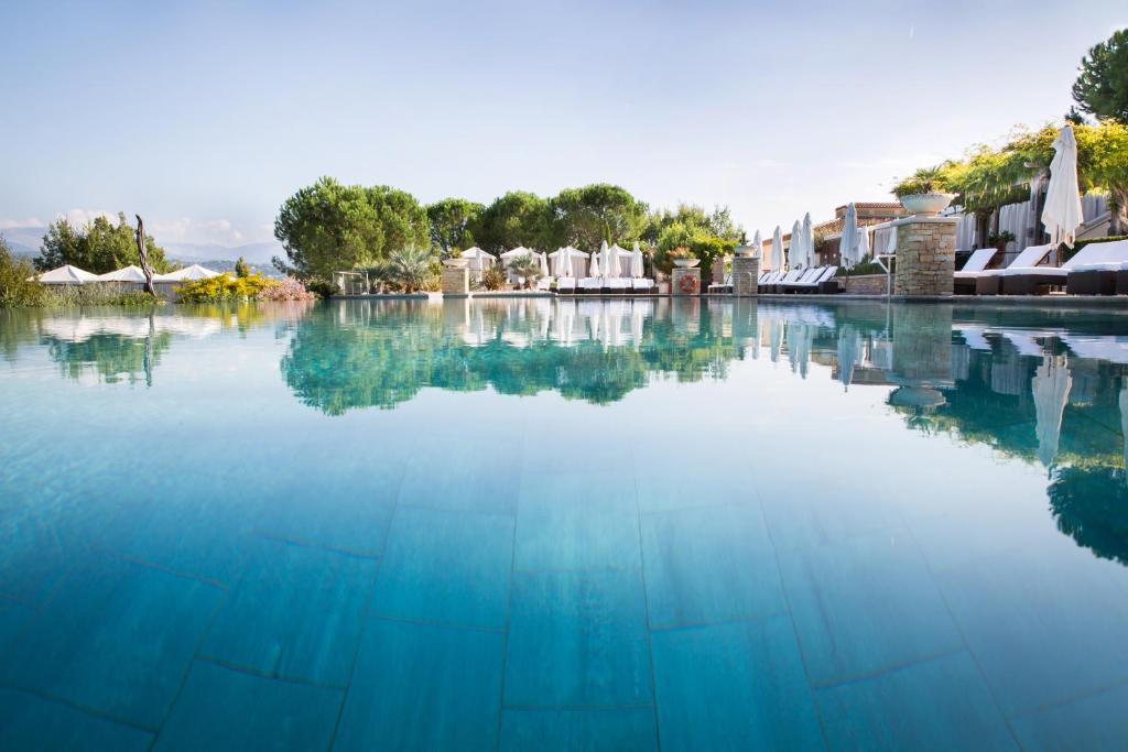 Vue aérienne du domaine de Terre Blanche Hotel Spa Golf Resort en Provence Vue aérienne du domaine de Terre Blanche Hotel Spa Golf Resort en Provence